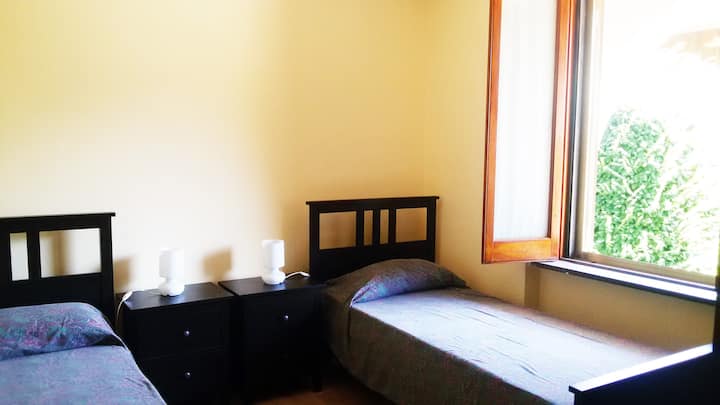 camera da letto 
2 letti singoli / bedroom with two beds