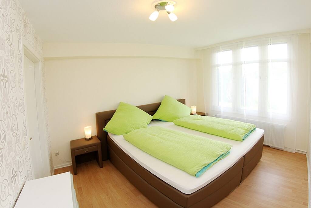 Schlafzimmer mit Blick über Adenau