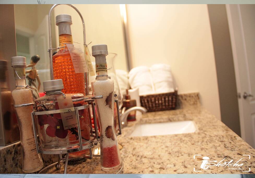 Fully stocked bathroom with complimentary toothbrush, razors, toothpaste, shampoo/conditioner, shower gel to make your stay as convenient as possible.