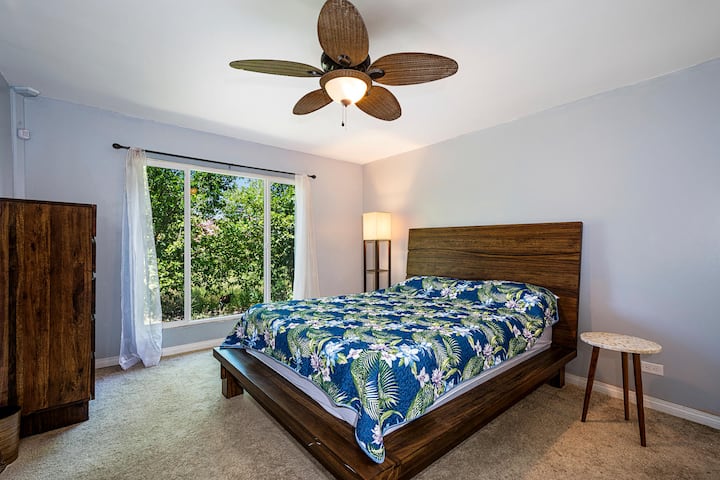 Dormitorio de invitados 1 con cama tamaño queen