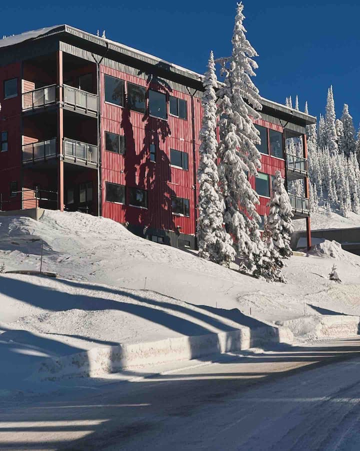 First Tracks Ski Chalet - Armstrong