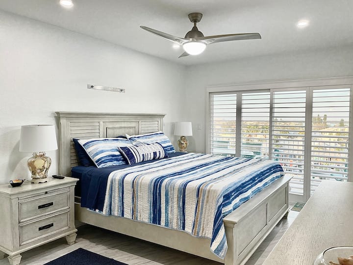 Dormitorio principal con cama tamaño king