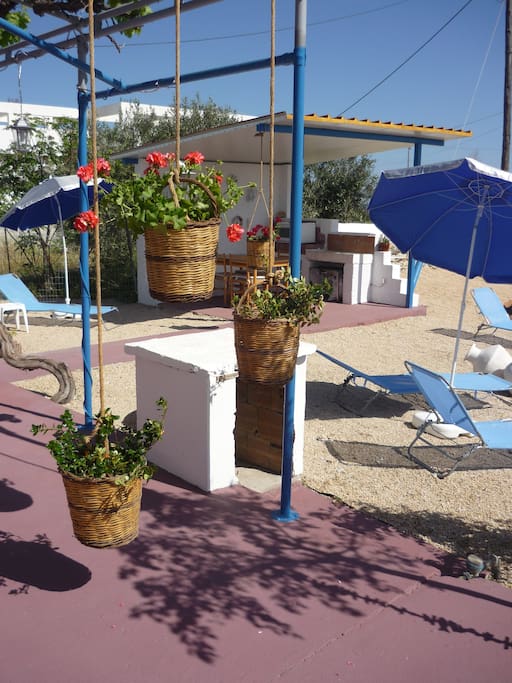 BARBEQUE AREA -GARDEN