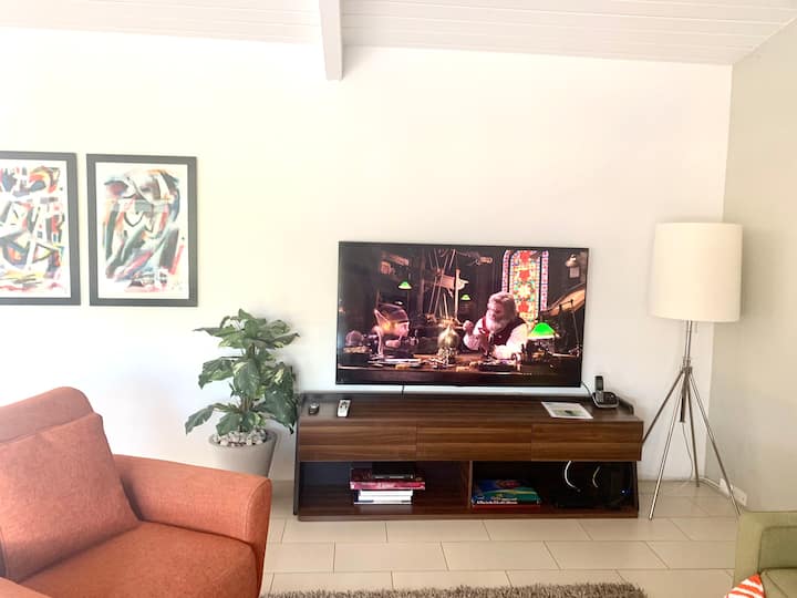 Mid-century Palm Getaway - Palm Springs, CA