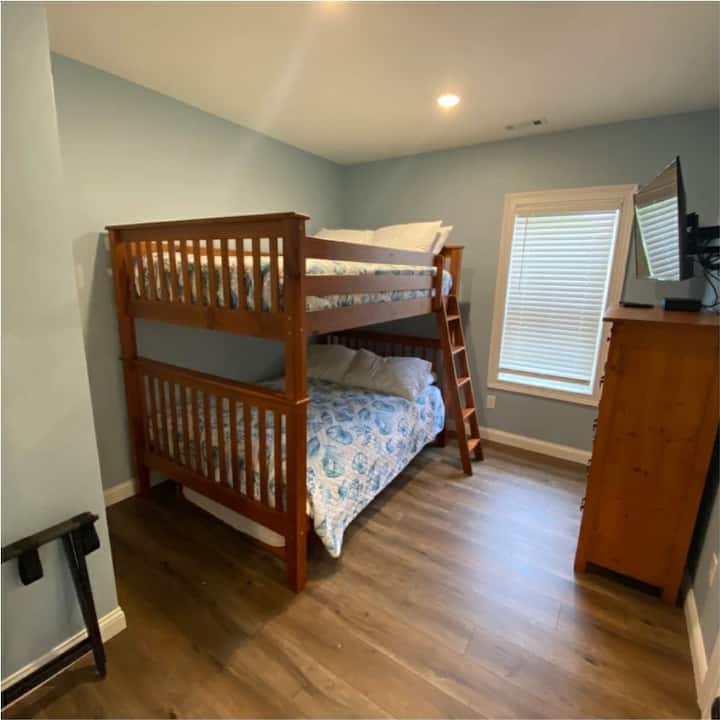 Двойни легла w/ сандвич 