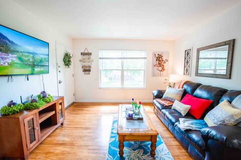 Warm&Inviting Apt near Creve Coeur Lake| Hospitals