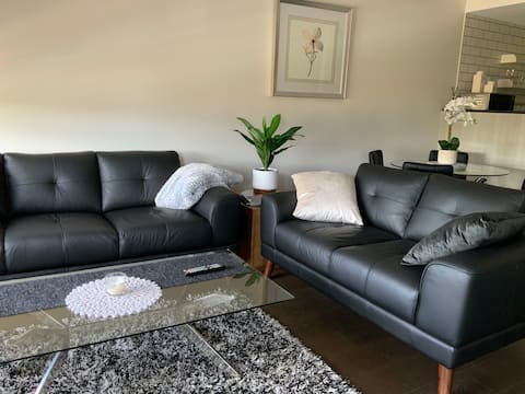 Popular Airbnb listing: Kingston Foreshore 1 BR Apartment,Views, Parking in Kingston