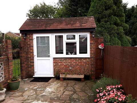 Private self contained studio annexe.