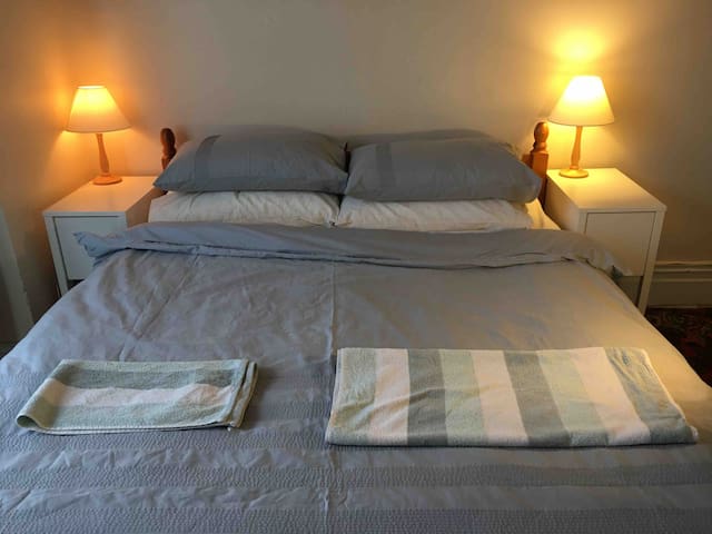 XXL,D/Room, close to Uni,RSH,Hotel Grade Bed Toper