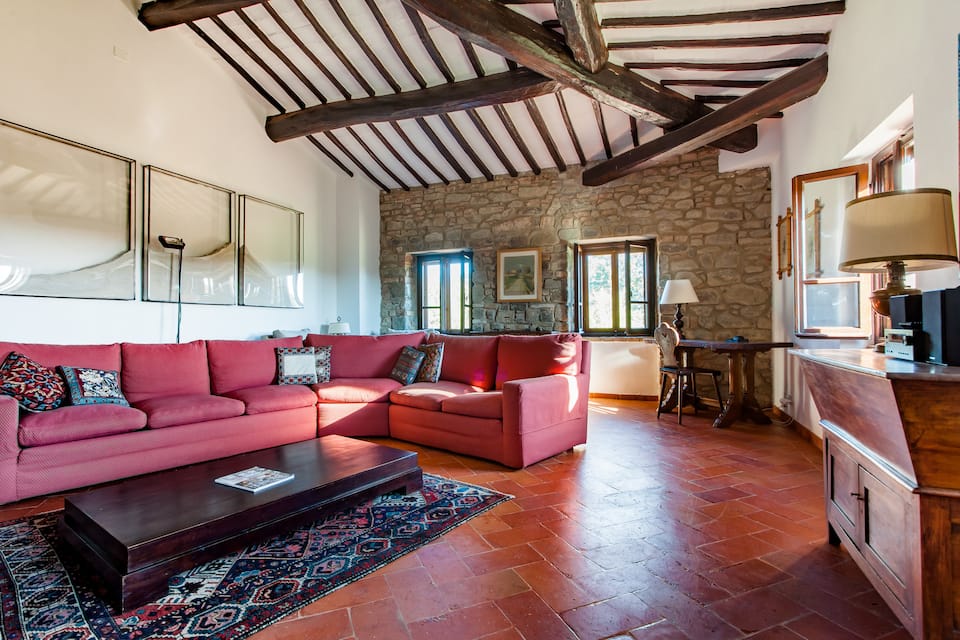 A brick farmhouse on an organic wine estate, Castiglione del Lago, Umbria, Italy, photo 6 of 10