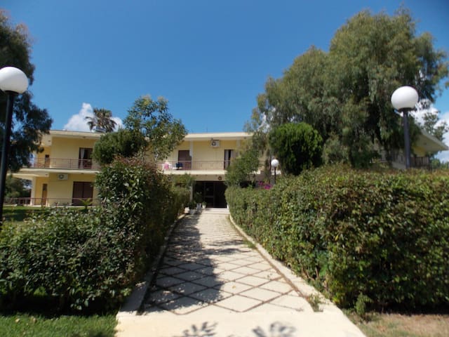 KOUROUTA BEACH APARTMENTS ZAXIOTIS