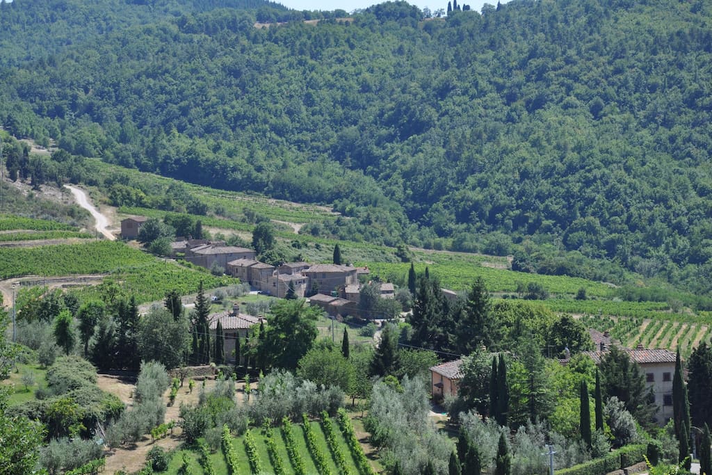 Il borgo in cui si trova la casa