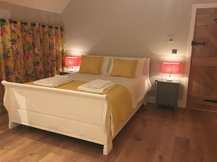 غرفة نوم 1 بسرير بحجم كبير