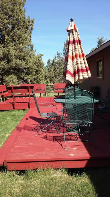 Nice deck with fire pit