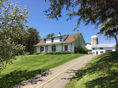 Farmhouse between Mont-Sainte-Anne and the Massif