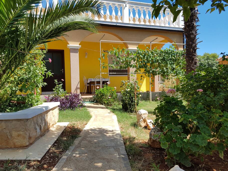 Garden in front of terrace