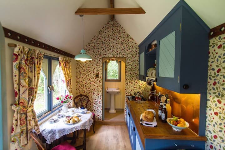 Tabernacle Sherpherds hut photo 2