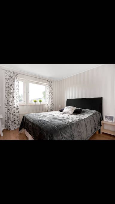 Sovrum 1. Säng 160 cm.