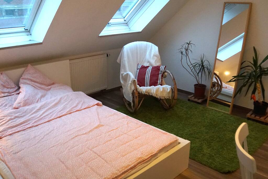 Dein Zimmer / Your Room