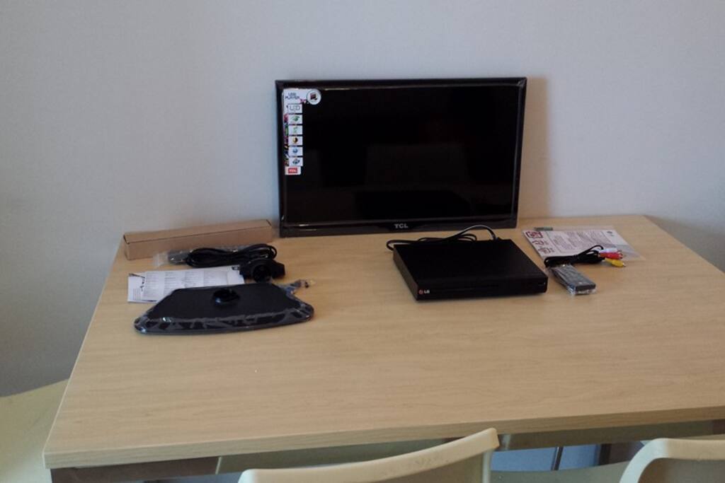 Flat TV & dining table