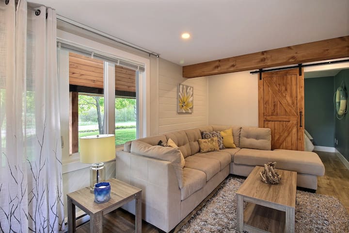 Download Black Barn Family Beach House Maisons A Louer A Beaubassin Est For Free Get Wallpaper Black Barn Family Beach House Maisons A Louer A Beaubassin Est For Android