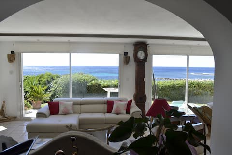 Top Airbnb: Architect's villa on the waterfront à Carry Le Rouet