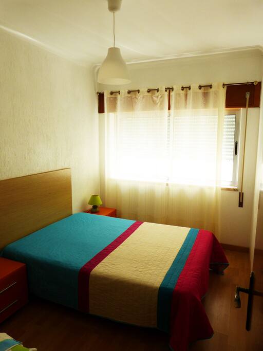 Chambre 1 équipée d'un lit double 140 x 190cms