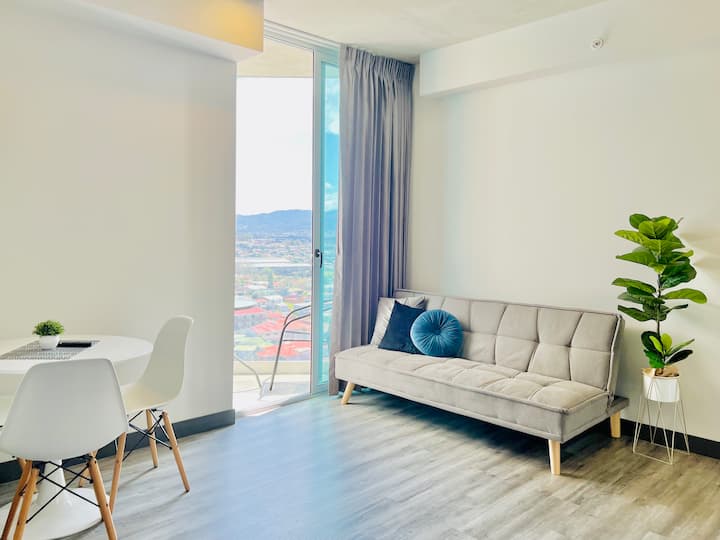 Modern Apt W/ Great View, Pool, Gym & Rooftop - San José