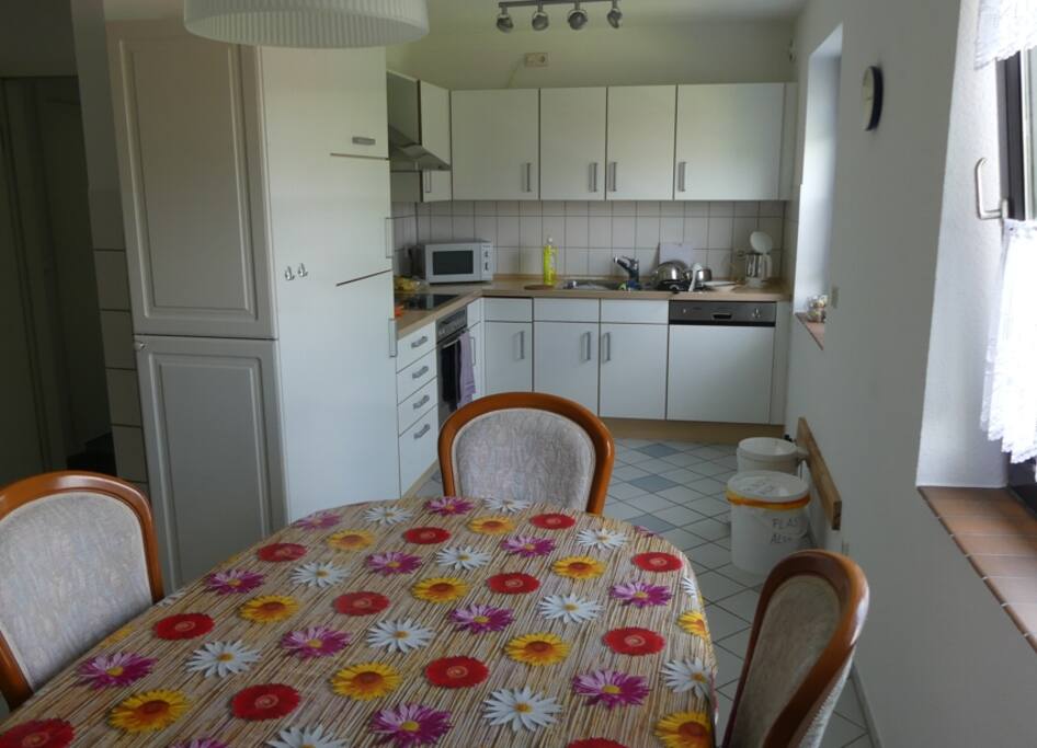 Küche mit Eßplatz
