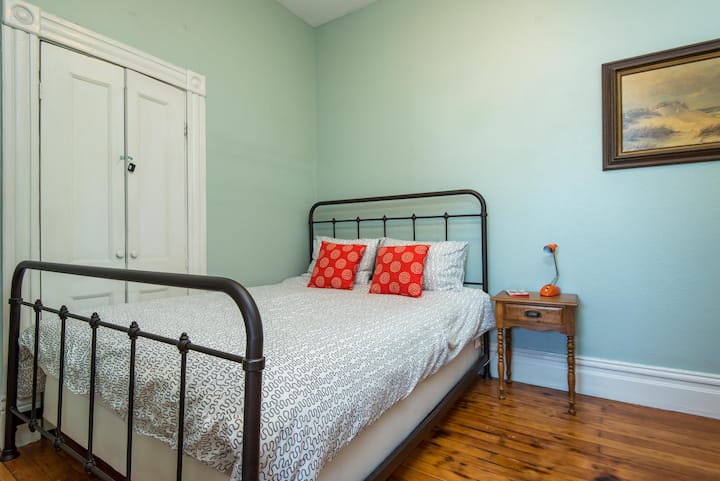 Rear bedroom has door directly to bathroom.