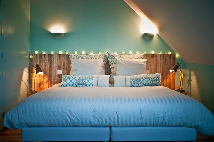 la chambre de l’étage.