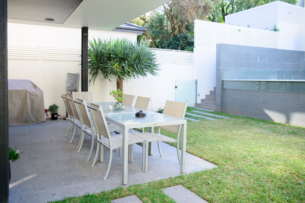 Outdoor entertaining area and gas bbq