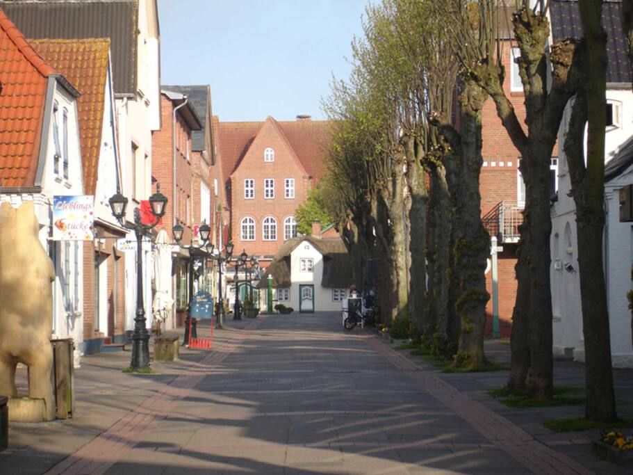 Der Blick auf das Lütte Hus vom Ende der Mittelstraße.