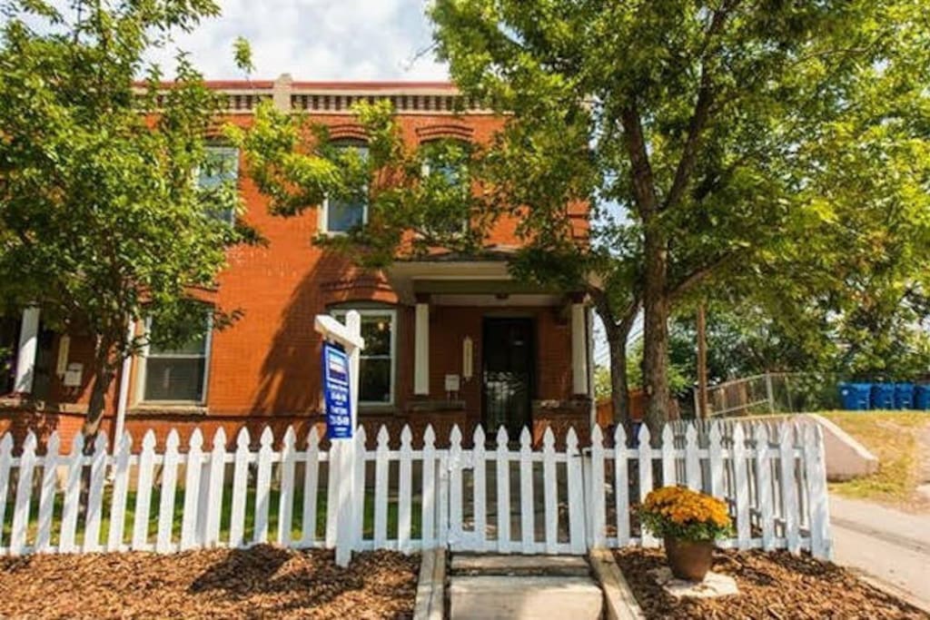 Charming row home built in 1910 and remodled