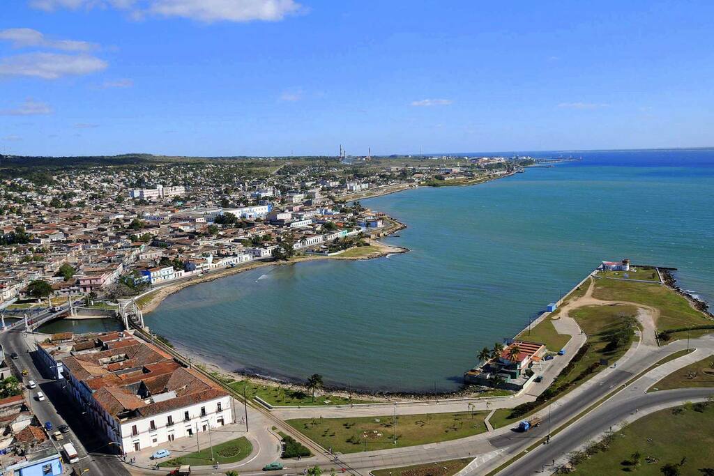 Matanzas, urbe de ríos y puentes, muy próxima al balneario de Varadero, es reconocida por sus valores culturales y mejor conocida como la Atenas de Cuba