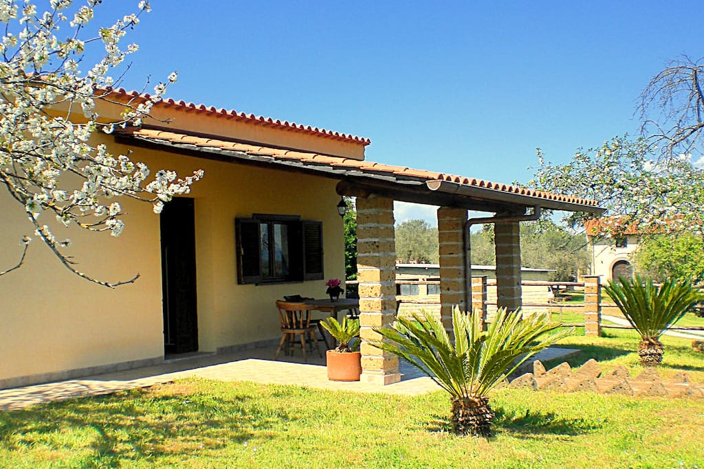 Esterno con portico