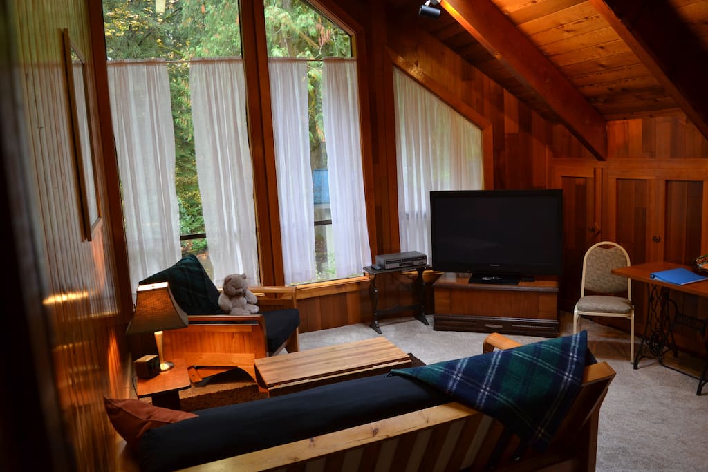 Ranch Room w/double futon and toddler futon & pop-up drop leaf coffee table