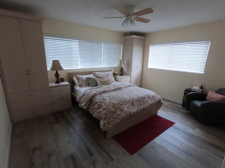 第一间宽敞的卧室