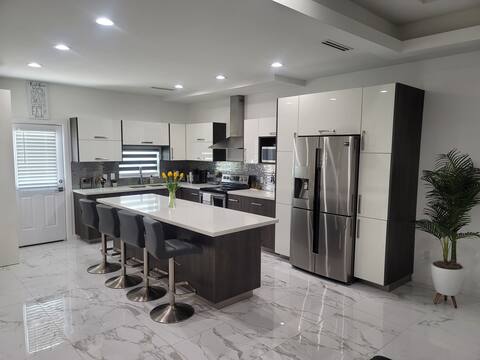 A1 Luxurious 2BR/2BA Apt near The Mall & Airport
