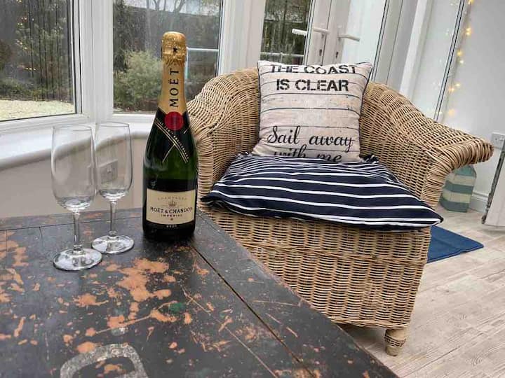 Spacious Two Storey Annexe, Own Garden & Entrance - New Quay
