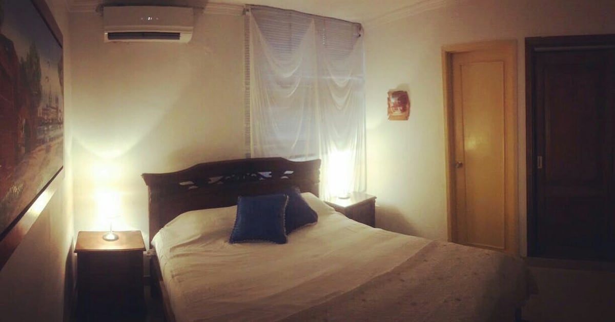 Alcoba 2 s privatnom kupaonicom, TV-om, klima-uređajem, ormarom!