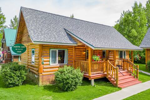 Downtown Talkeetna 3 Bedroom Log home