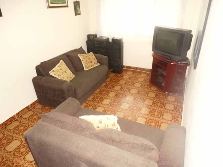 Sala de estar com TV