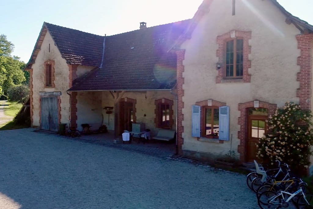 La maison du garde en plein été!