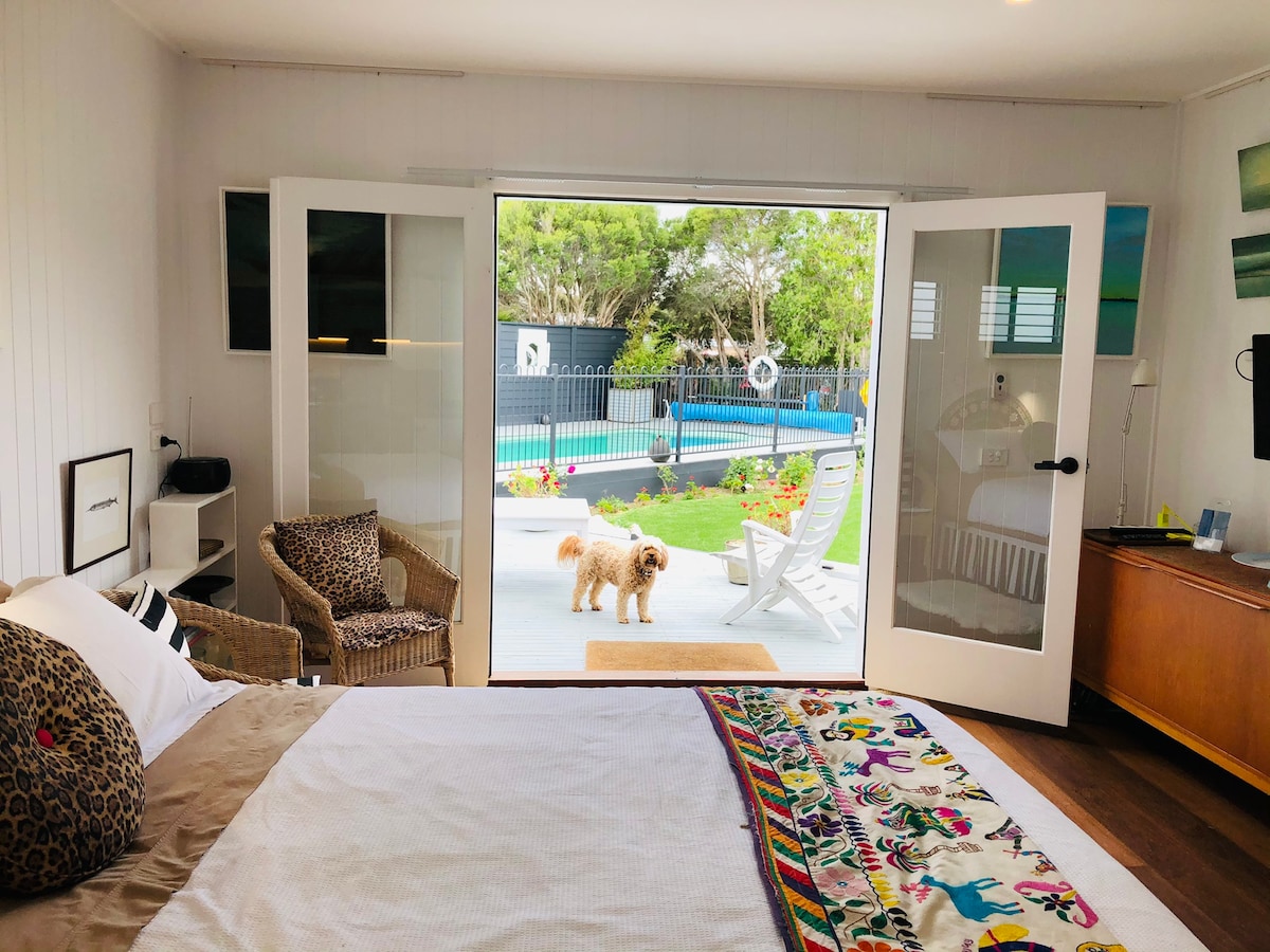 Airbnb con mejor rendimiento: Pool side studio; koala island; small pets en Shire Of East Gippsland