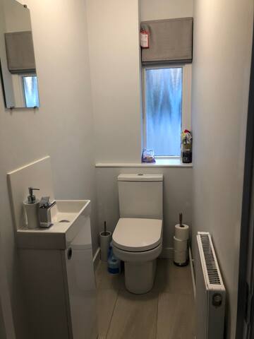 4 Bedroom House within 1.5m of Wimbledon Tennis gallery image 5