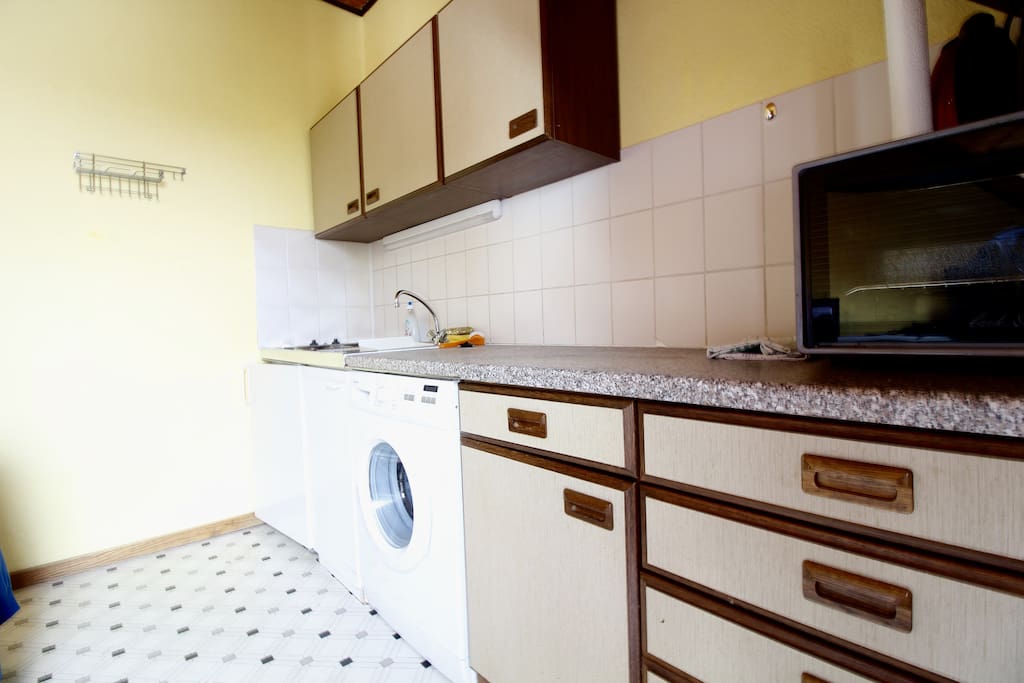 The fully equipped kitchen offers everything you need.