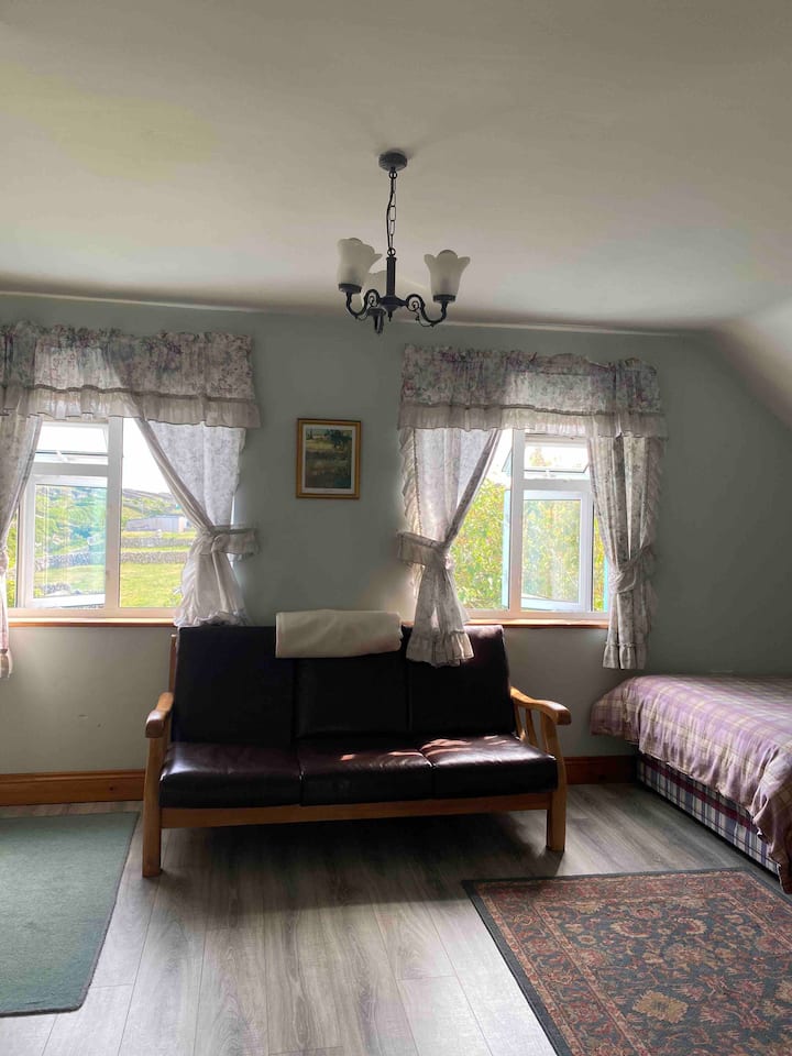 The South Bedroom- 2 Double Beds en Suite- Garden View