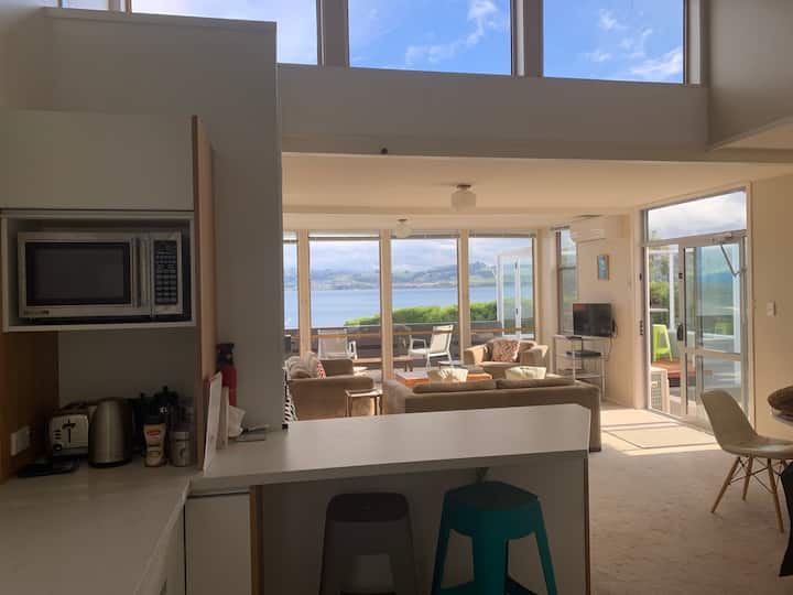 Lake Terrace apartment with private thermal pool Apartments for Rent