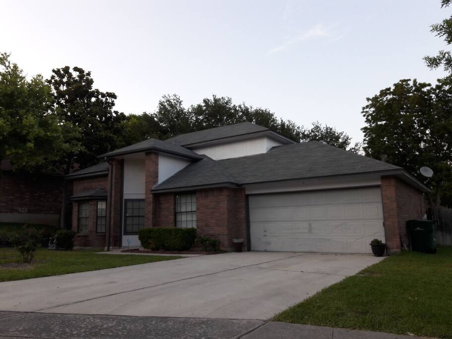 Front w/ 2 car garage
